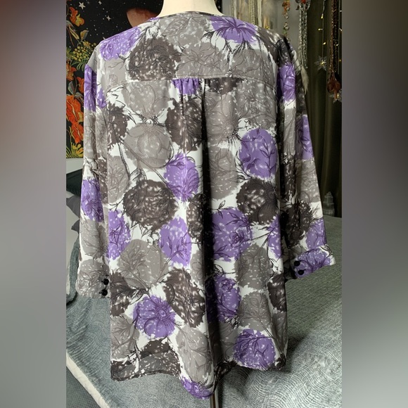 3/$10 Style & Co Woman Floral Printed Pintuck
Pleated Blouse semi sheer Size 18W - Picture 4 of 15